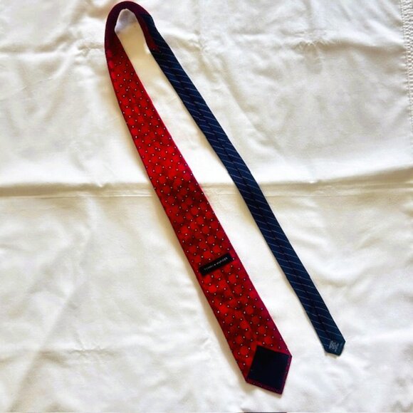 Tommy Hilfiger Mens Tie Blue and Red 58 x 3.5 in 100% Silk Navy Tail - Picture 5 of 10